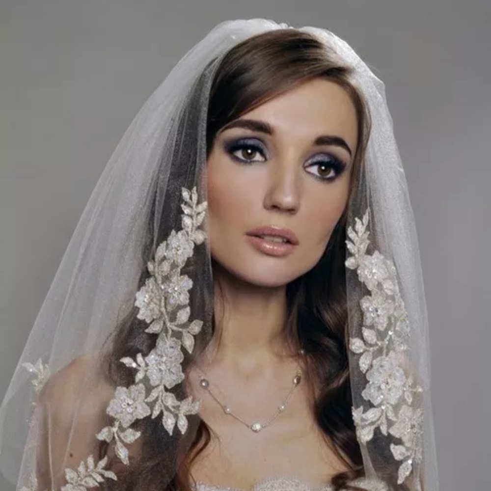 Stunning 2Tier Lace Edge Bridal Wedding Veil